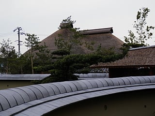 Roof of thatch of the hearth ridge