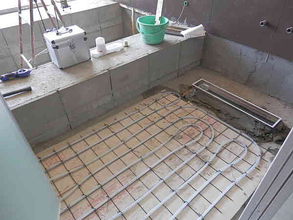 Bathroom floor heater construction