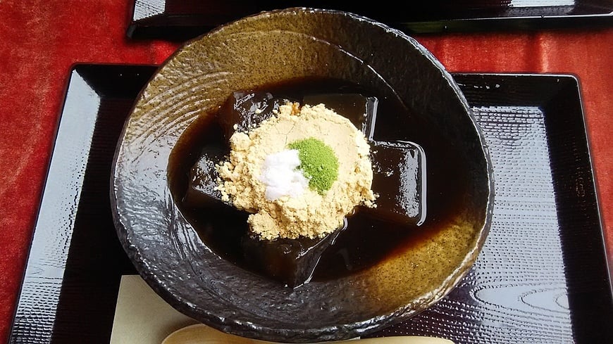 Nigatsu-do Hall bracken rice cake