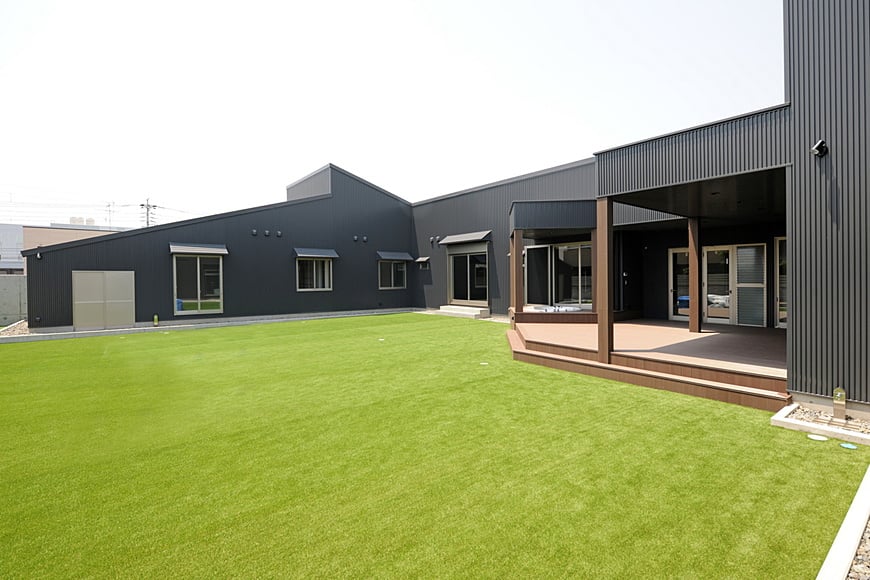 Courtyard of the artificial turf