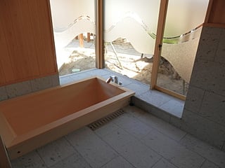 Bathtub of Maki Takano