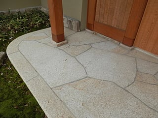 I put the revolt of the front gate floor Ena rust stone and finish it with bibeautifulness