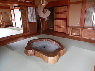 The hearth relationship of the zelkova log dig it out, and use materials. The tatami mat where there is no relationship in the floor.